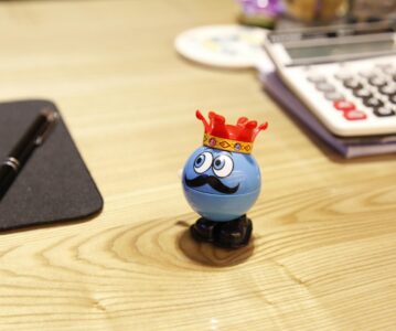 محاسبه و انتخاب پارچه و رنگبندی  و دوخت